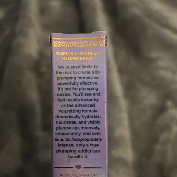 Too Faced Lip Injection Maximum Plump Lip Gloss - Blueberry Buzz *full size (4g) - Picture 4 of 6